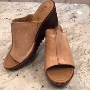 b.o.c Born Concepts Tan Leather Wedges Size 9
